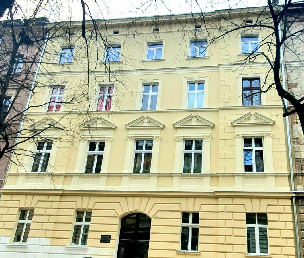 The Apartment In Strict City Center. Self Check-In Краків Екстер'єр фото